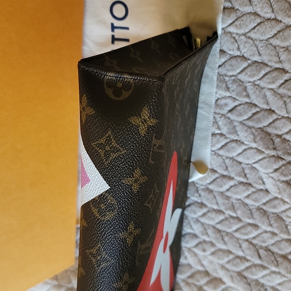 Louis Vuitton Game On Toiletry 26 Bag XL Coated Canvas Monogram Limited Edition - Picture 5 of 15